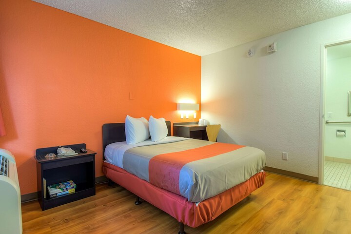 Standard Room, King or Two Doubles (2 of 18)