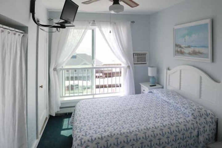 Room 9 of 28