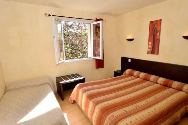 Room 6 of 25