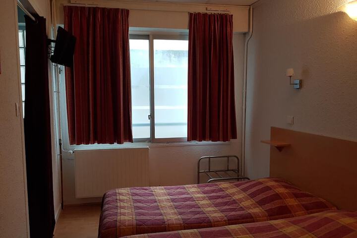 Room 13 of 69