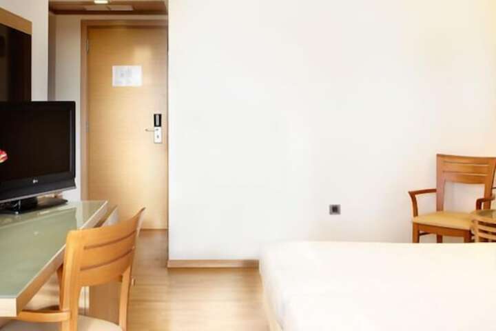 Room 12 of 34