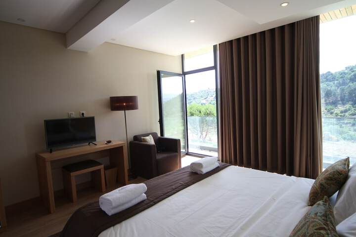 Room 11 of 32