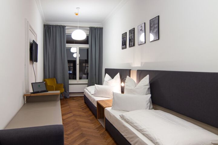 Room 10 of 36