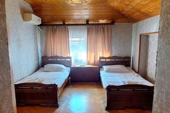 Room 11 of 50