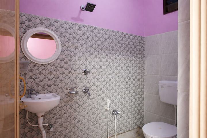 Room 18 of 21