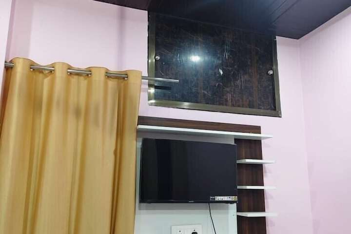 Room 14 of 25