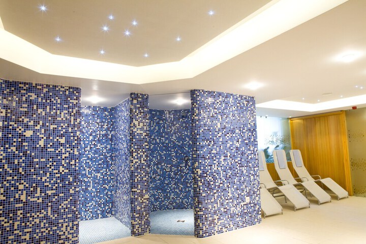 Spa 32 of 53