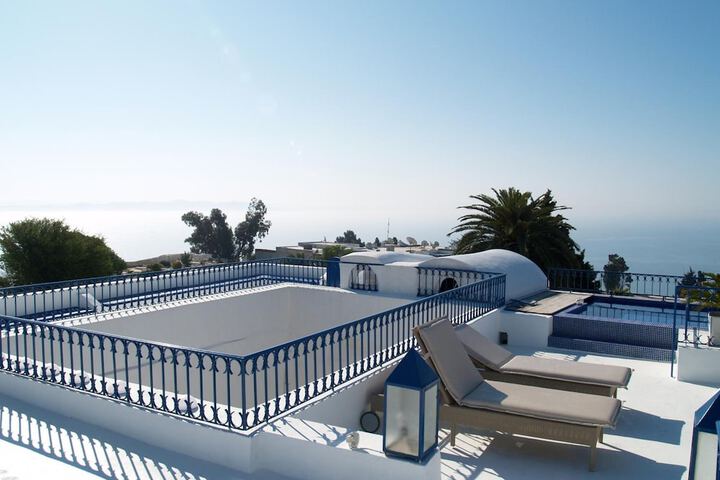 Hotel with Pool