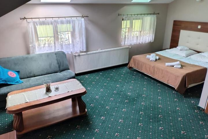 Room 13 of 77