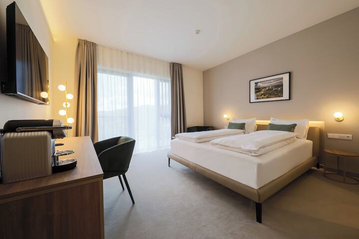 Room 8 of 117