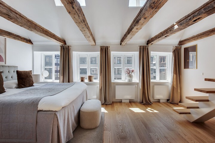 Room 2 of 25