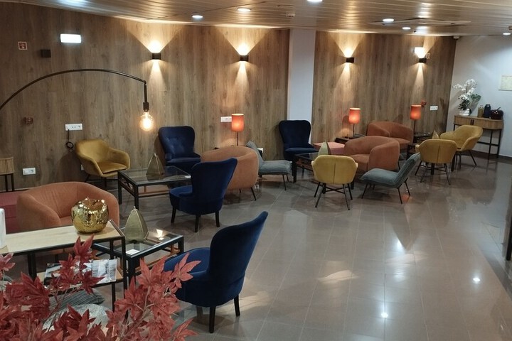 Lounge 61 of 82