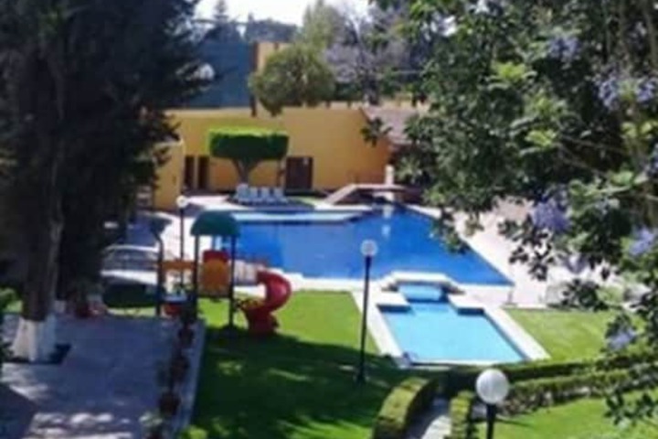 Hotel with Pool