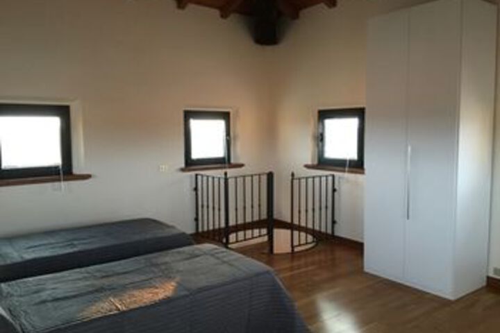 Room 11 of 38