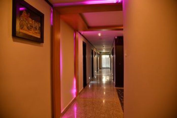 Ballroom/Hall 19 of 30