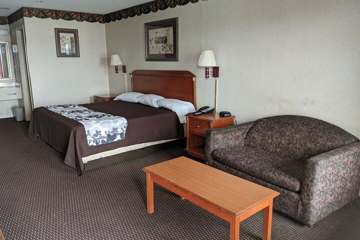 Room 7 of 28