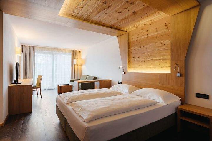 Room 3 of 43