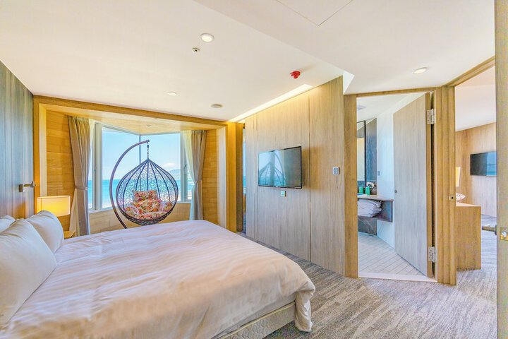 Room 42 of 95