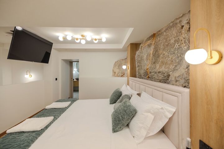 Room 8 of 56