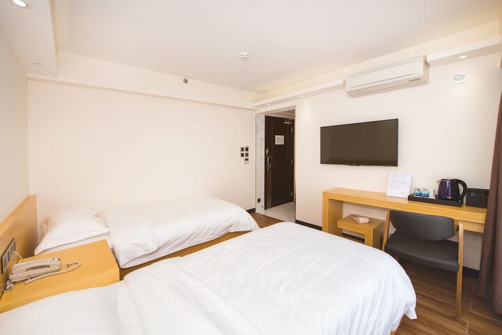 Room 5 of 21