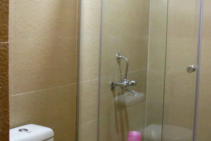 Room 11 of 25