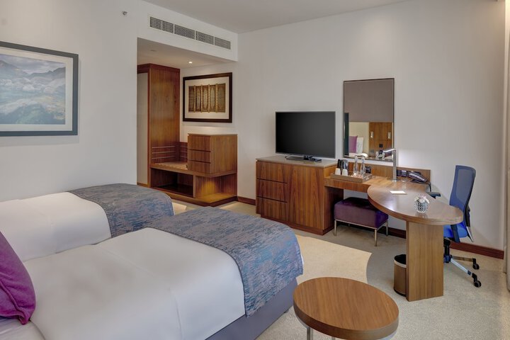 Room 8 of 117