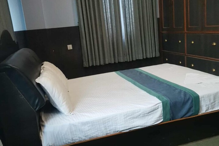 Room 10 of 46