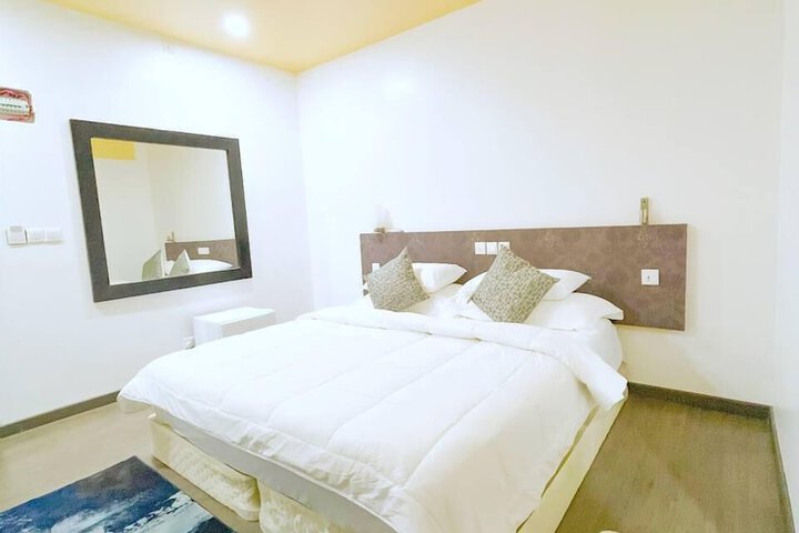 Room 3 of 16