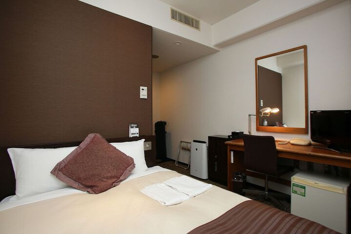 Room 8 of 31