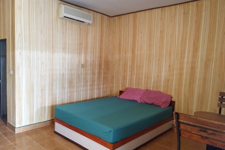Room 6 of 12