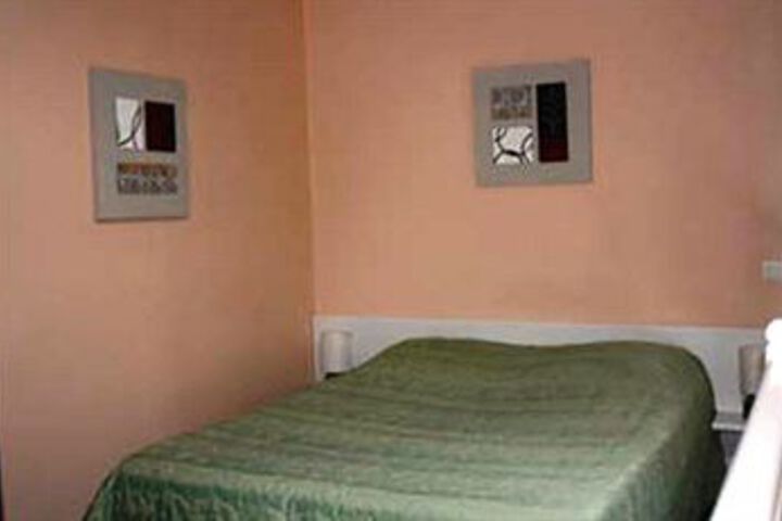 Room 11 of 23
