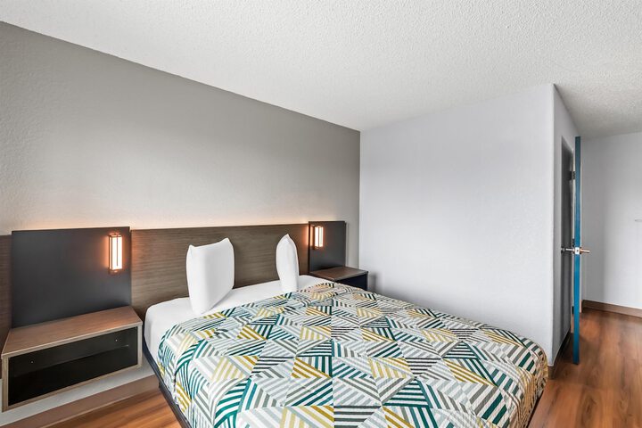 Room 8 of 37
