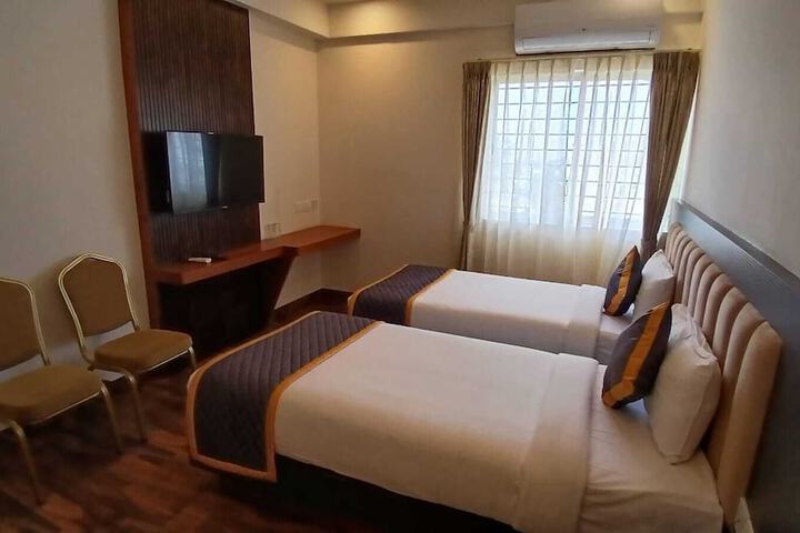 Room 12 of 27