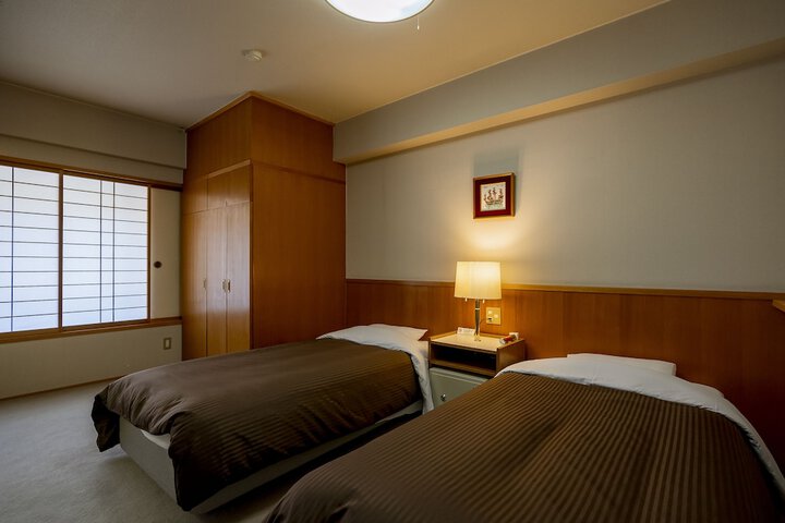 Room 9 of 38