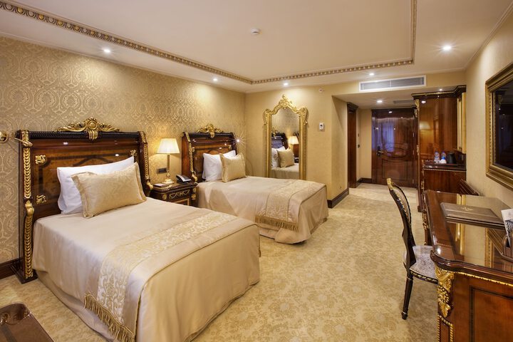 Room 28 of 114