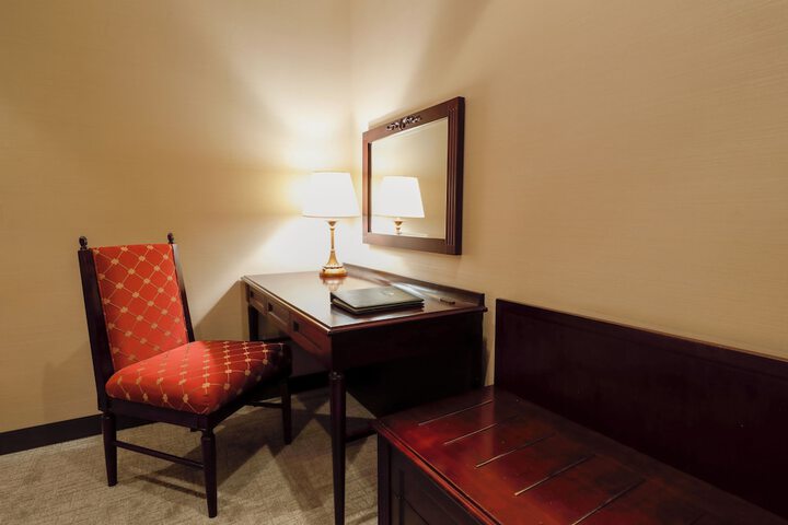 Room 27 of 118