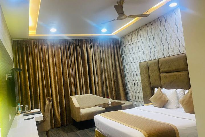 Room 19 of 77