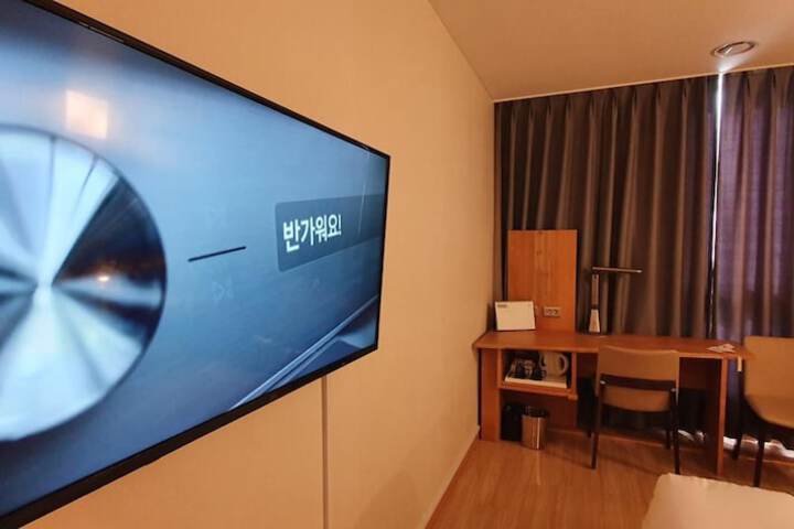 Room 15 of 52