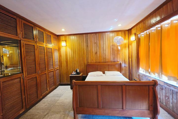 Room 50 of 181