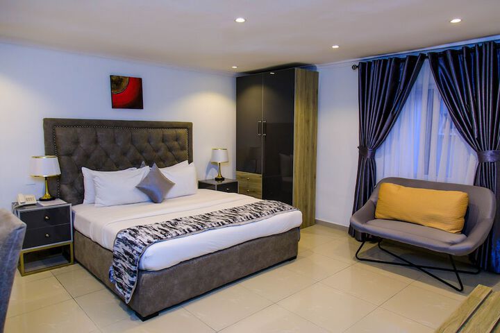 Room 6 of 26