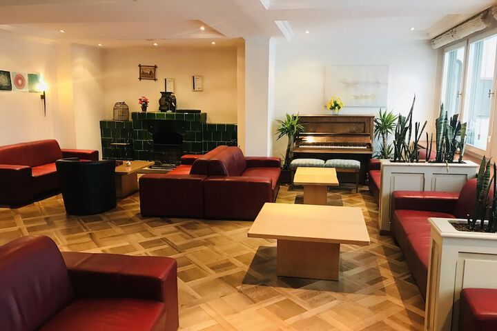 Entrance & Lobby