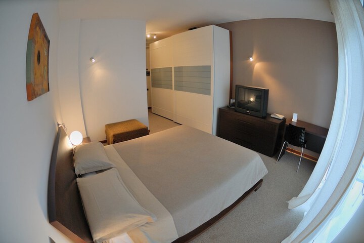 Room 10 of 75