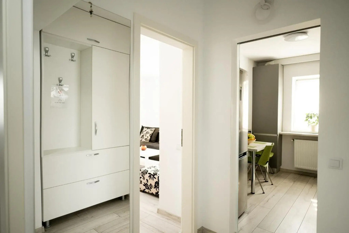 Room 4 of 16
