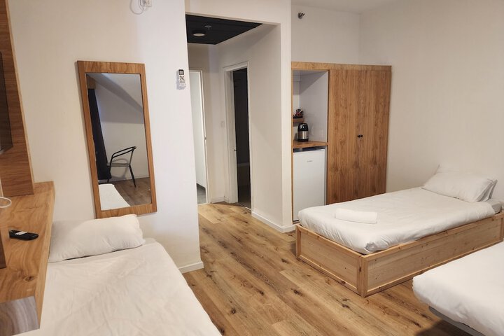 Room 51 of 141