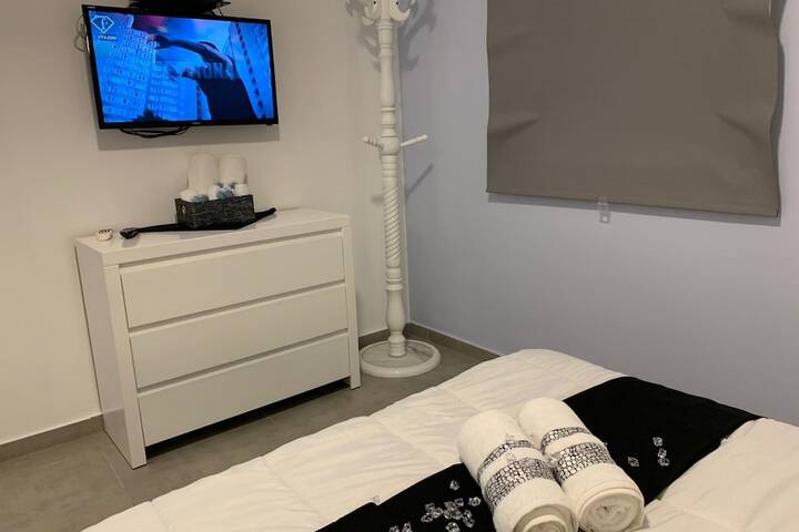 Room 13 of 28