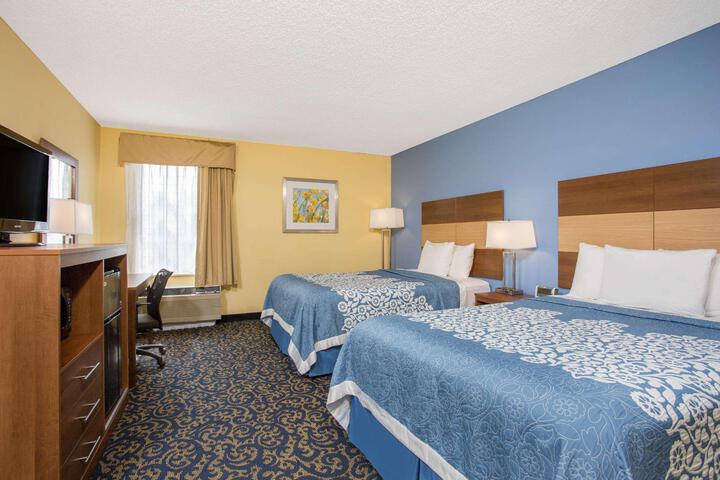 Standard Room, King or Two Doubles (3 of 7)