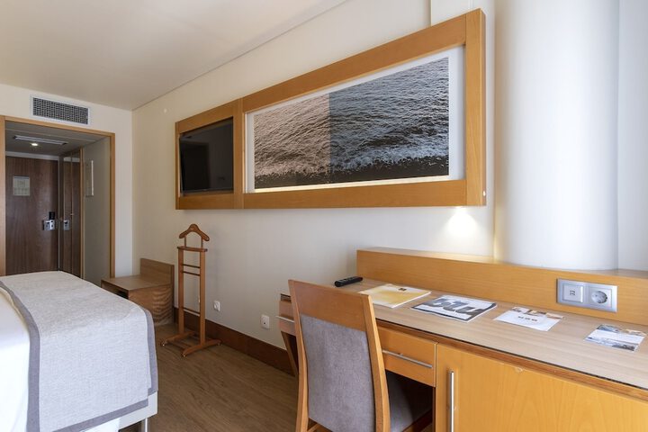 Room 53 of 169