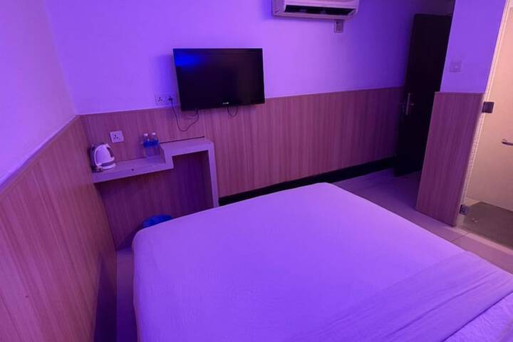 Room 10 of 21