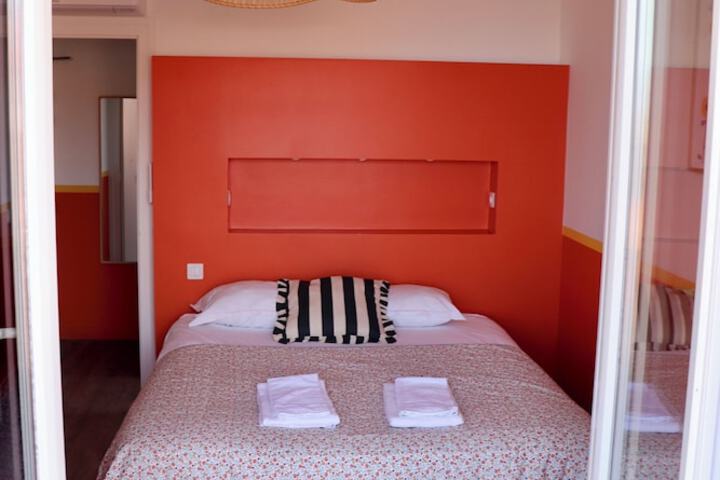 Room 16 of 48