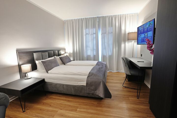 Room 4 of 15
